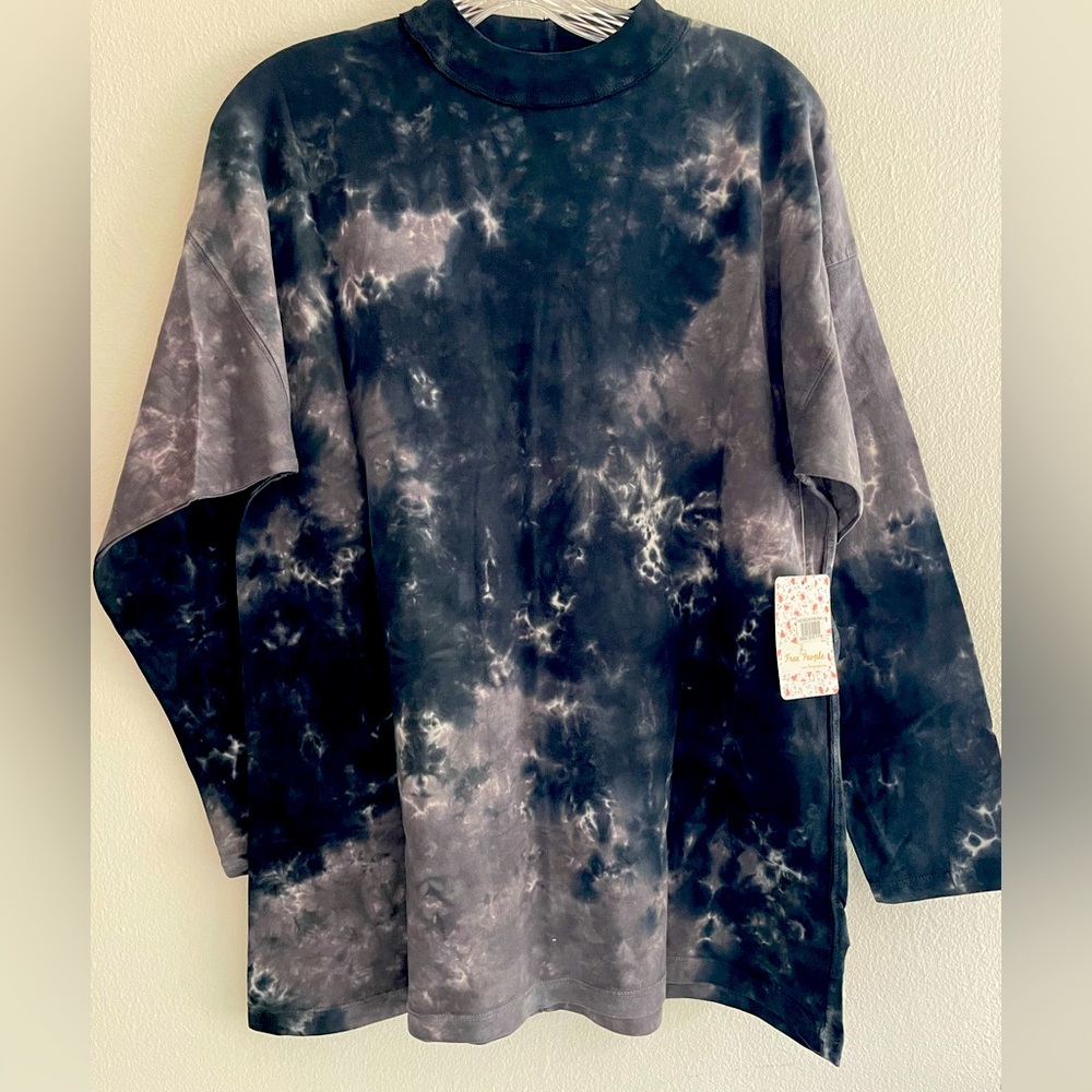 We The Free by Free People tie-dyed oversized tee Size XS Color Charcoal  Combo - Picture 4 of 8